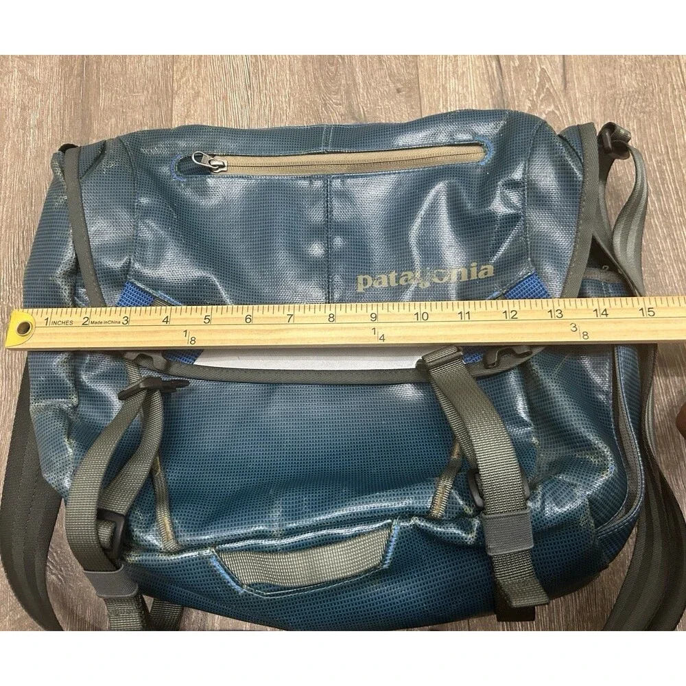 Patagonia Black Hole Mini Messenger Bag Blue 49320 FLAWS